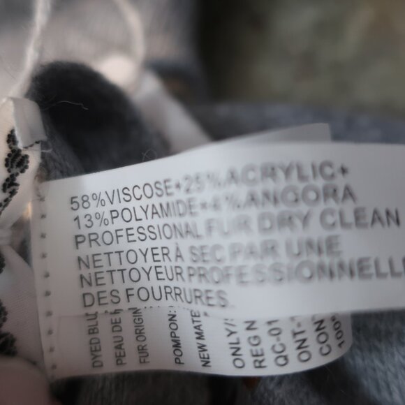 NWT Womens Tina Demel Gray Paint Splash Scarf W/Gray Fox Fur Ball - Picture 7 of 7